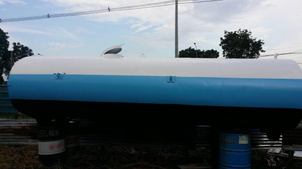 ถังน้ำมันติดรถสภาพสวยๆ ขนาด 15,000 ลิตร ทำสีใหม่สวยแจ่ม เหล็กหนาตรงสเปกครับ ถังน้ำมันติดรถสภาพสวยๆ ขนาด 15,000 ลิตร ทำสีใหม่สวยแจ่ม เหล็กหนาตรงสเปกครับ