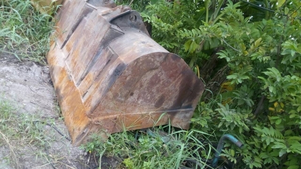 ขายบุ้งกี้รถตัก CAT-966-C และ 950-F สภาพสวย โครงสร้างยังหนาครับ มีซ่อมบ้างนิดหน่อยครับ