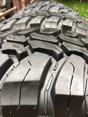 ยาง Mud Deestone 265 70 17 ปลายปี15 ดอกเต็ม ไม่มีปะ ราคาไม่แพง