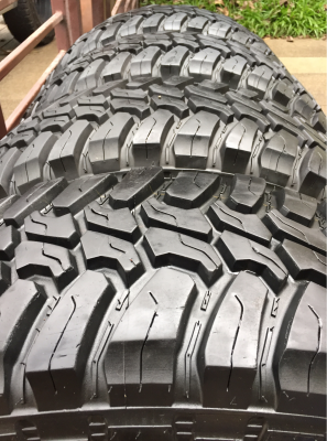 ยาง Mud Deestone 265 70 17 ปลายปี15 ดอกเต็ม ไม่มีปะ ราคาไม่แพง