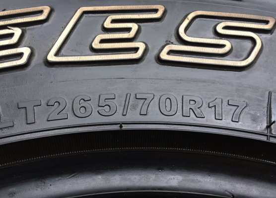 ยาง Mud Deestone 265 70 17 ปลายปี15 ดอกเต็ม ไม่มีปะ ราคาไม่แพง
