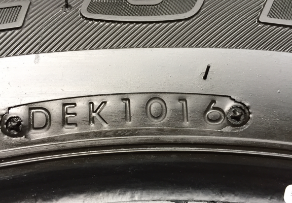 ยาง Bridgestone 245 70 16 ปี16 ดอกเต็ม ไม่มีปะ ราคาไม่แพง ยาง Bridgestone 245 70 16 ปี16 ดอกเต็ม ไม่มีปะ ราคาไม่แพง