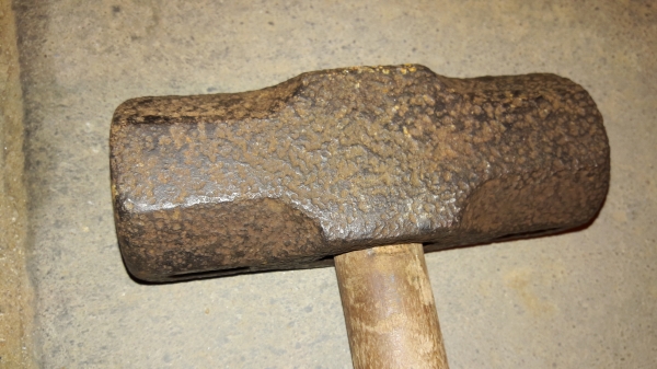 ขายค้อนปอนขนาดใหญ่งานเก่าเหล็กดีหนักประมาณ 4-5กิโล