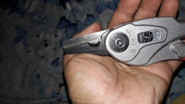 ขายคีมตัดปอกสายไฟในตัวเดียวกันหมุนได้KING EAGLE MADE IN TAIWAN.