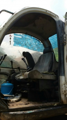 ขายด่วน  KOBELCO SK200 .MART 5ธรรมดาเครื่องปั้มดีครับ ไฟฟ้าอยู่ขาดมอเตอร์คันเร่ง จอหาย นอกนั้นครบ โซ่ช่วงล่าง สวย เอวมีขยับนิดๆ รถทำงานปกติ เอกสารสัญญาซื้อขาย