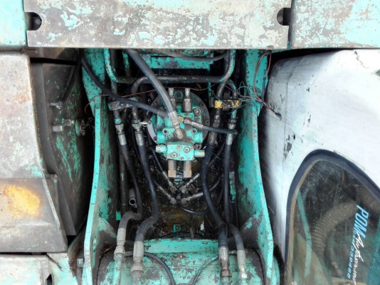 ขายด่วน  KOBELCO SK200 .MART 5ธรรมดาเครื่องปั้มดีครับ ไฟฟ้าอยู่ขาดมอเตอร์คันเร่ง จอหาย นอกนั้นครบ โซ่ช่วงล่าง สวย เอวมีขยับนิดๆ รถทำงานปกติ เอกสารสัญญาซื้อขาย
