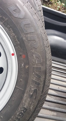ขายล้อกระทะหกรูพร้อมยาง Bridgestone 195 R15 ป้ายแดงวิ่ง 400 กม.