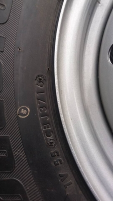 ขายล้อกระทะหกรูพร้อมยาง Bridgestone 195 R15 ป้ายแดงวิ่ง 400 กม.