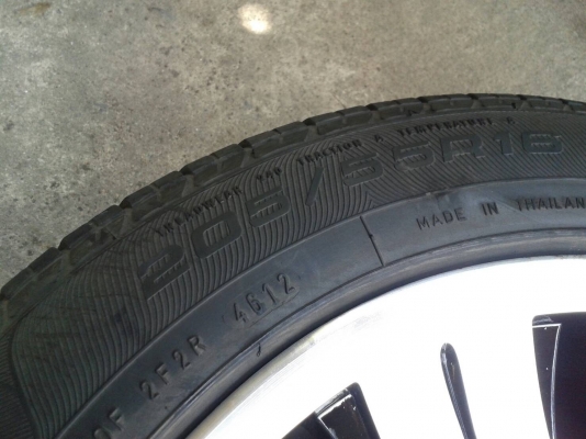 ขอบ16นิ้ว6รู พร้อมยาง ชุดนี้ ราคา 6900 บาท