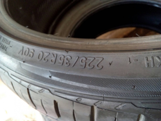 225/35R20 TOYO EXTENZA HP ปี14 มี 1 เส้น tel.081-427-3941 225/35R20 TOYO EXTENZA HP ปี14 มี 1 เส้น tel.081-427-3941