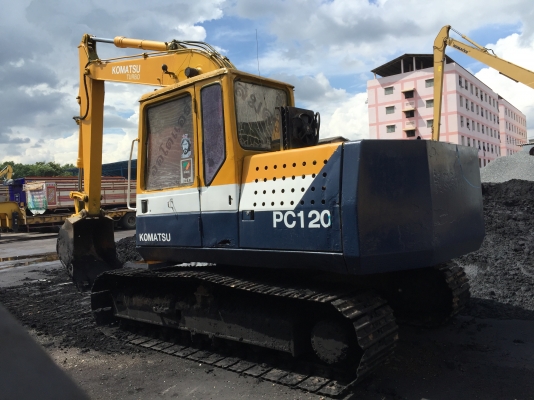 ขายรถแบคโฮ KOMATSU PC120-5 ไฟฟ้าใช้ได้ เอกสารใบอิมวิย (สวม) ราคา.520000 ต่อรอง