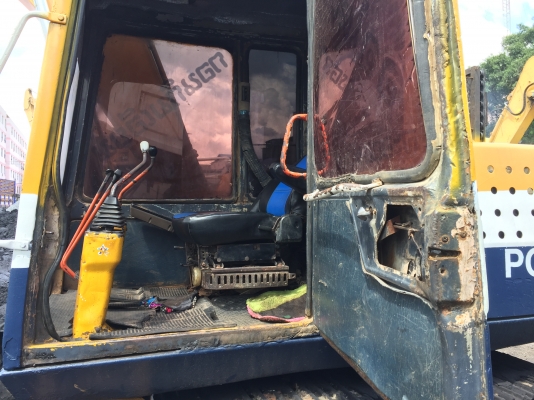 ขายรถแบคโฮ KOMATSU PC120-5 ไฟฟ้าใช้ได้ เอกสารใบอิมวิย (สวม) ราคา.520000 ต่อรอง