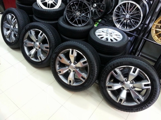 ล้อเดิม แม็กติดรถ Ford Everest ฟอร์ดเอเวอเรสต์ ขอบ20พร้อมยางปี15สภาพสวยวิ่งยาวๆ