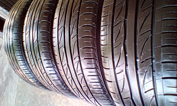 ล้อกะทะขอบ15/4-114 ยางบริสโตน195/55/15ปี13 ชุด 2500บ.