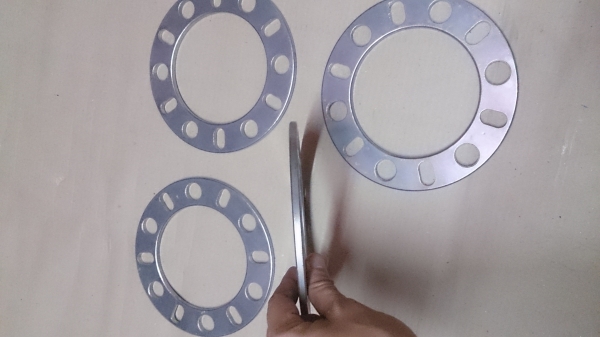 Spacer 6 มิลลิเมตร งาน CNC ไทย และงาน Japan อย่างละชุดครับ