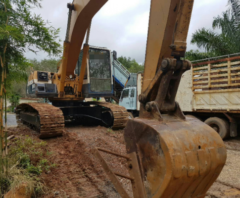 KOMATSU PC 200-5 KOMATSU PC 200-5