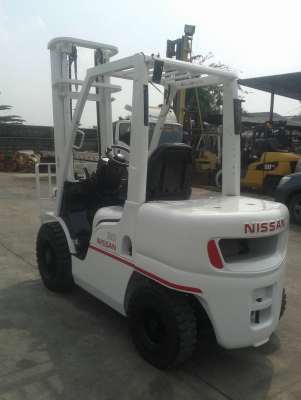 รถยกนิสสัน 3 ตัน เครื่องดีเซล เสาสูง 4 เมตร เกียร์ออโต้ ใช้งานมาแค่ 6000 ช.ม.