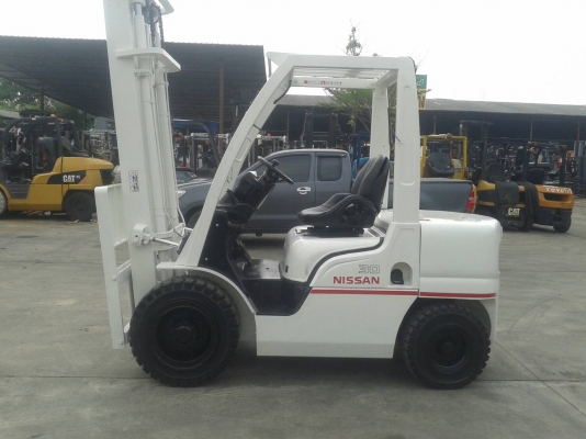 รถยกนิสสัน 3 ตัน เครื่องดีเซล เสาสูง 4 เมตร เกียร์ออโต้ ใช้งานมาแค่ 6000 ช.ม.