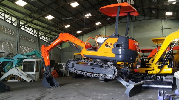 ขาย รถขุด HITACHI รุ่น EX30-2- มือสองญี่ปุ่น แทรกเหล็ก สลัก บูท เอวแน่น 100\% ปั้มนิ้ว คอนโทรลสั้น ทำงานไว ขนาดเทียบเท่า PC30 มือถือ/LINE ID : 0818753444