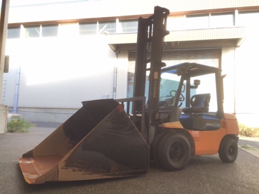 ขายรถโฟลคลิฟท์ TOYOTA 02-7FD30 ,เกียร์ออโต,ดีเซล 2Z ,ปุ้งกี๋แท้ญี่ปุ่น, ปรับคว่ำ-หงายเทได้ , เสายกสูง 5 เมตร ,ล้อหน้าคู่ , รถนำเข้าจากญี่ปุ่น 100\%