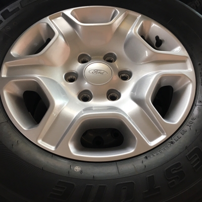 ล้อแม็กป้ายแดง Ford Ranger MC ขอบ 17 พร้อมยาง Bridgestone 265 65 17 ปี 2016 ตุ่มสีเส้นครบ ล้อแม็กป้ายแดง Ford Ranger MC ขอบ 17 พร้อมยาง Bridgestone 265 65 17 ปี 2016 ตุ่มสีเส้นครบ