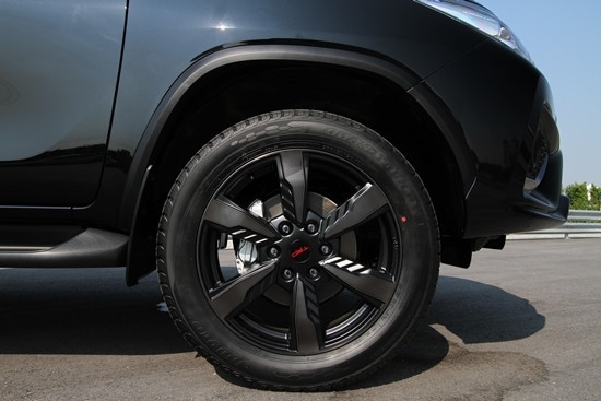 ขายล้อแม็กซ์ Toyota Fortuner TRD Sportivo 2016 ขอบ 20 พร้อมยางป้ายแดง Dunlop 265/50/20 ใหม่ๆ ถอดศูนย์ ตุ่มหน้ามีทุกเส้น