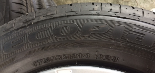 ยาง 175-65-14 ป้ายแดง Bridgestone ปี16 ยาง 175-65-14 ป้ายแดง Bridgestone ปี16