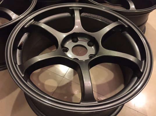 ล้อ ADVAN RG II ขอบ18 สภาพสวย ไม่มีซ่อม ราคาไม่แพง