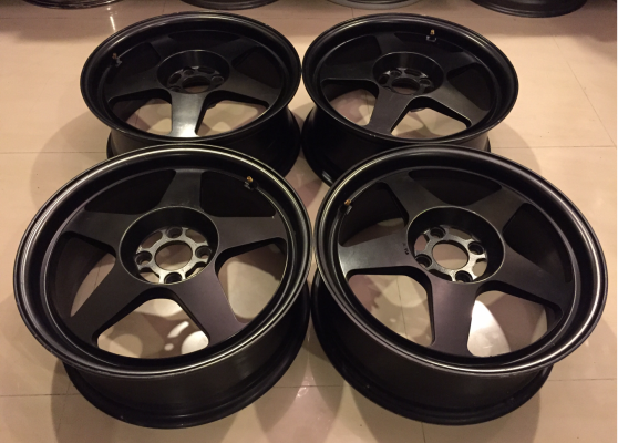 ล้อ EVO ขอบ17 สีดำด้าน สภาพสวย ไม่มีซ่อม ราคาไม่แพง