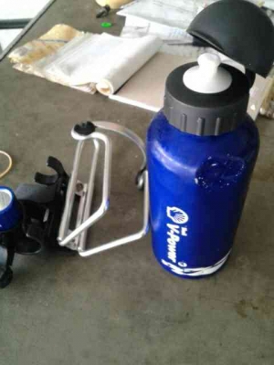 กระติกน้ำพร้อมขาหนีบติดจักรยาน