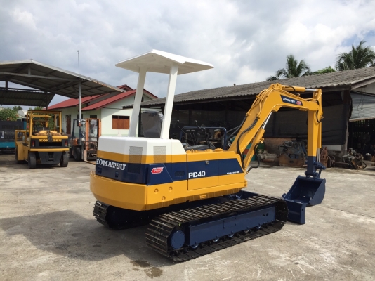 รถขุด KOMATSU PC40-6 ทำสีใหม่ นำเข้ามือสองญี่ปุ่น รถขุด KOMATSU PC40-6 ทำสีใหม่ นำเข้ามือสองญี่ปุ่น