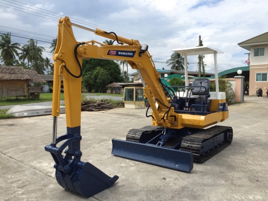 รถขุด KOMATSU PC40-6 ทำสีใหม่ นำเข้ามือสองญี่ปุ่น รถขุด KOMATSU PC40-6 ทำสีใหม่ นำเข้ามือสองญี่ปุ่น