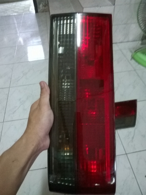 ขายไฟท้าย2ชั้น แดง ดำ e30 สภาพok 1คู่ ราคา1500 โทร0924462525โส กทม