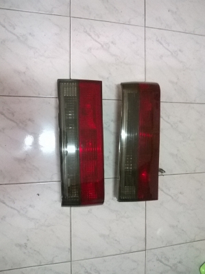 ขายไฟท้าย2ชั้น แดง ดำ e30 สภาพok 1คู่ ราคา1500 โทร0924462525โส กทม