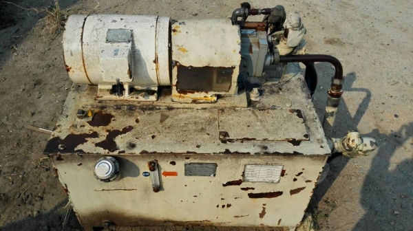 ** SOLD ** ปั้มน้ำมันไฮดรอลิค DAIKIN JAPAN 7.5 HP 380V มีออยคูลเลอร์พร้อมใช้งาน