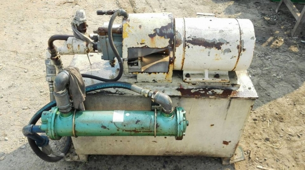 ** SOLD ** ปั้มน้ำมันไฮดรอลิค DAIKIN JAPAN 7.5 HP 380V มีออยคูลเลอร์พร้อมใช้งาน