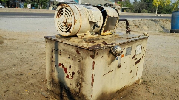 ** SOLD ** ปั้มน้ำมันไฮดรอลิค DAIKIN JAPAN 7.5 HP 380V มีออยคูลเลอร์พร้อมใช้งาน