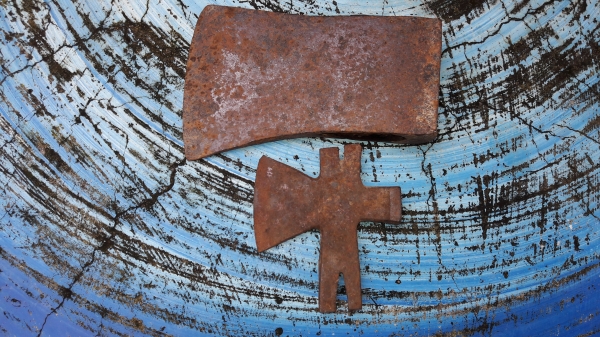 ขายหัวขวานงานเก่าขนาด2 1/2ปอนและหัวขวานเล็กงานเก่าๆ