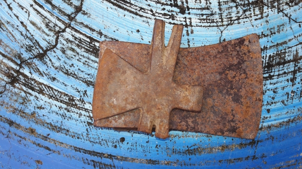 ขายหัวขวานงานเก่าขนาด2 1/2ปอนและหัวขวานเล็กงานเก่าๆ