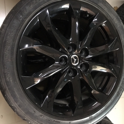 ขายล้อแม็กป้ายแดง Mazda 3 พร้อมยางขอบ 18 ปี 12  ยาง Dunlop ขนาด 225 45 18 ยางแถมไปครับ