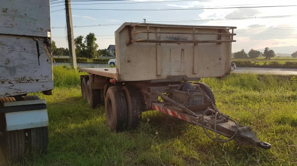 ขาย ลูกพ่วงพื้นเรียบสามเพลายัด ปี 49 ยาว 6.10 เมตร  ยางดี แคชชีสวย สภาพสวยพร้อมใช้งาน เอกสารพร้อมโอน สนใจติดต่อเรา ดำสุโขทัย โทร 089-7087998,081-7855503 หรือเยี่ยมชมเว็ปไซได้ที่ www.dum-sukhothai.com #เรายินดีให้บริการค่ะ#