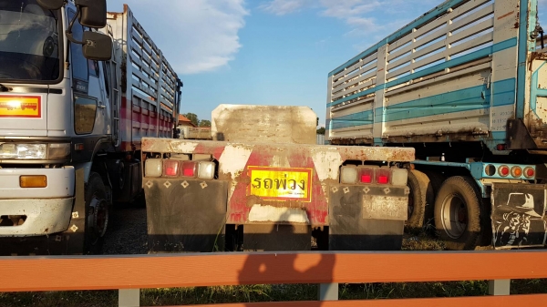 ขาย ลูกพ่วงพื้นเรียบสามมิตรสามเพลายัด ปี 49 ยาว 6.10 เมตร ยางดี แคชชีสวย สภาพพร้อมใช้งาน เอกสารพร้อมโอน สนใจติดต่อเรา ดำสุโขทัย โทร 089-7087998,081-7855503 หรือติดตามสินค้าเข้าใหม่ได้ที่ www.dum-sukhothai.com #เรายินดีให้บริการค่ะ# ขาย ลูกพ่วงพื้นเรียบสามมิตรสามเพลายัด ปี 49 ยาว 6.10 เมตร ยางดี แคชชีสวย สภาพพร้อมใช้งาน เอกสารพร้อมโอน สนใจติดต่อเรา ดำสุโขทัย โทร 089-7087998,081-7855503 หรือติดตามสินค้าเข้าใหม่ได้ที่ www.dum-sukhothai.com #เรายินดีให้บริการค่ะ#