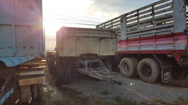 ขาย ลูกพ่วงพื้นเรียบสามมิตรสามเพลายัด ปี 49 ยาว 6.10 เมตร ยางดี แคชชีสวย สภาพพร้อมใช้งาน เอกสารพร้อมโอน สนใจติดต่อเรา ดำสุโขทัย โทร 089-7087998,081-7855503 หรือติดตามสินค้าเข้าใหม่ได้ที่ www.dum-sukhothai.com #เรายินดีให้บริการค่ะ# ขาย ลูกพ่วงพื้นเรียบสามมิตรสามเพลายัด ปี 49 ยาว 6.10 เมตร ยางดี แคชชีสวย สภาพพร้อมใช้งาน เอกสารพร้อมโอน สนใจติดต่อเรา ดำสุโขทัย โทร 089-7087998,081-7855503 หรือติดตามสินค้าเข้าใหม่ได้ที่ www.dum-sukhothai.com #เรายินดีให้บริการค่ะ#