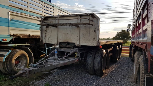 ขาย ลูกพ่วงพื้นเรียบสามมิตรสามเพลายัด ปี 49 ยาว 6.10 เมตร ยางดี แคชชีสวย สภาพพร้อมใช้งาน เอกสารพร้อมโอน สนใจติดต่อเรา ดำสุโขทัย โทร 089-7087998,081-7855503 หรือติดตามสินค้าเข้าใหม่ได้ที่ www.dum-sukhothai.com #เรายินดีให้บริการค่ะ#