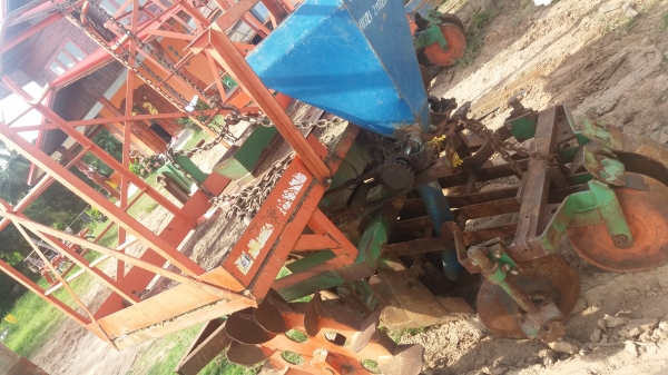 หางปลูกอ้อยkmtร่องคู่ใส่รถไถฟอร์ด