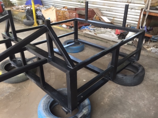 โครงหลังคากระบะบรรทุกของหรือเหล็กยาว สร้างจากวัสดุอย่างดี