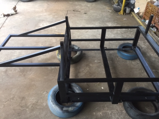 โครงหลังคากระบะบรรทุกของหรือเหล็กยาว สร้างจากวัสดุอย่างดี