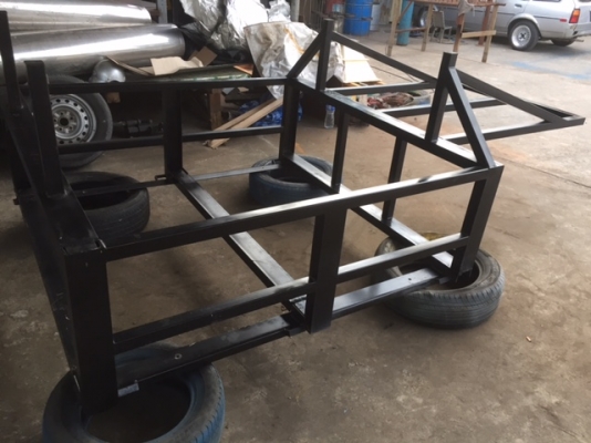 โครงหลังคากระบะบรรทุกของหรือเหล็กยาว สร้างจากวัสดุอย่างดี