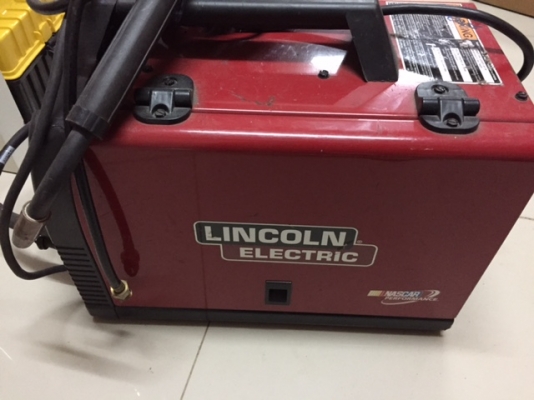 ตู้เชีอม co2 Mig ยี่ห้อ Lincoln USA สภาพใหม่มาก ไฟ 110V ตู้เชีอม co2 Mig ยี่ห้อ Lincoln USA สภาพใหม่มาก ไฟ 110V