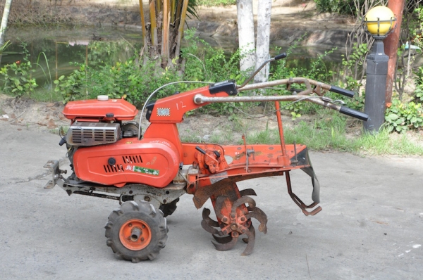 ขายรถพรวนดินMITSUBISHI G500Lสาดดิน ยกร่อง แรงดี เบนซิล สภาพสวยเดิมจากญี่ปุ่น มีเกียร์ 16,500เท่านั้น